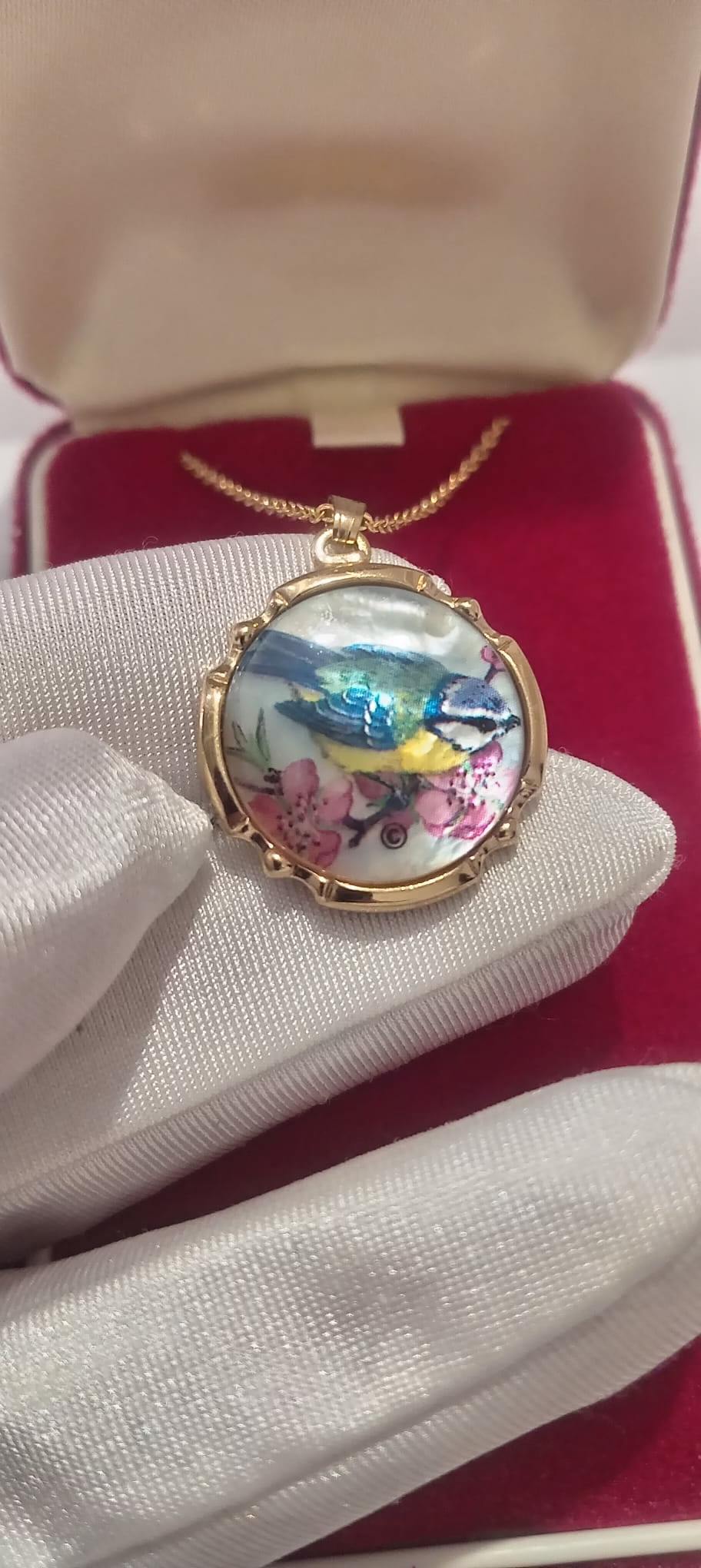 English beauty: Mother of Pearl